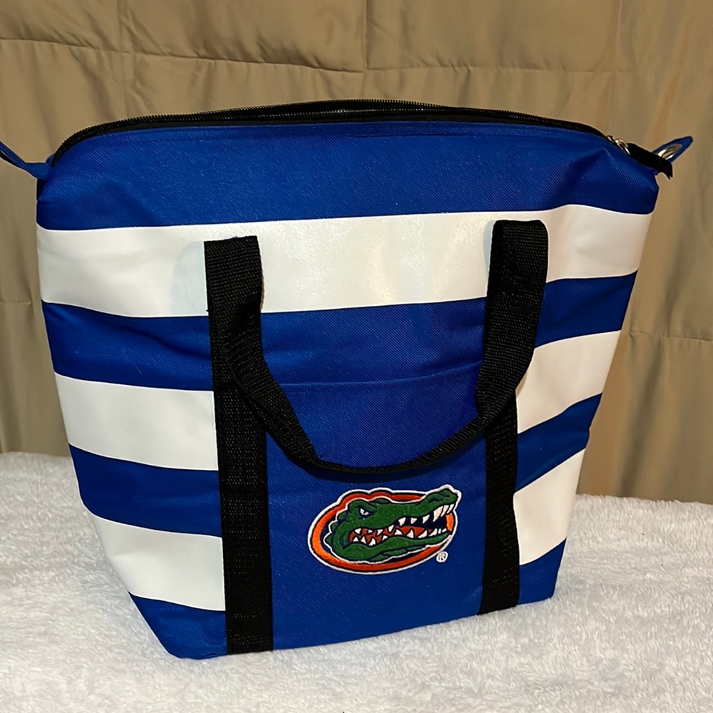 Gator cooler insulated. Size 13x16